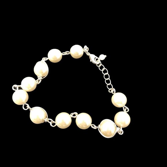 Avon Bracelet Silvertone Faux Pearl Strand Twining‎ Pearlesque NIB - Picture 2 of 2